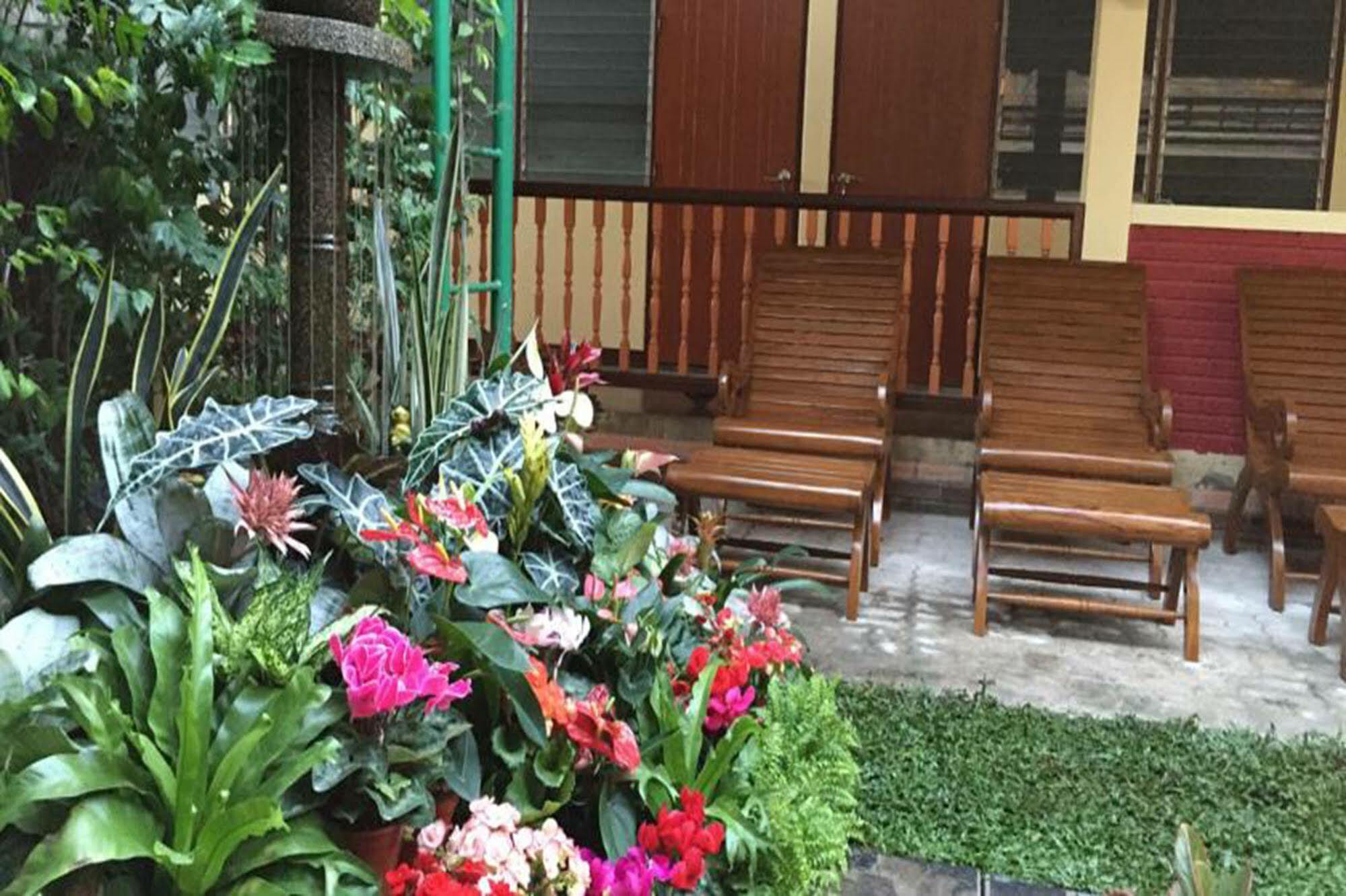 Siriwan Guesthouse Chiang Mai Exterior foto