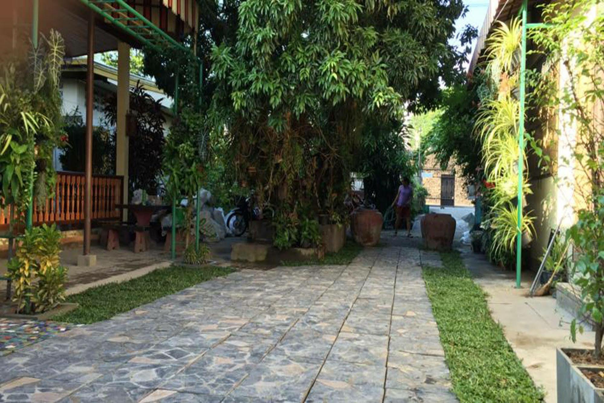 Siriwan Guesthouse Chiang Mai Exterior foto